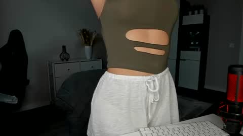 Snapshot of xxx_leila chatting on July 7, 2026, 10:41 am xxx_leila online show from July 7, 2026, 10:41 am
