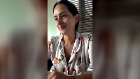 Snapshot of xxxbellalola chatting on July 19, 2026, 12:42 pm Lola online show from July 19, 2026, 12:42 pm