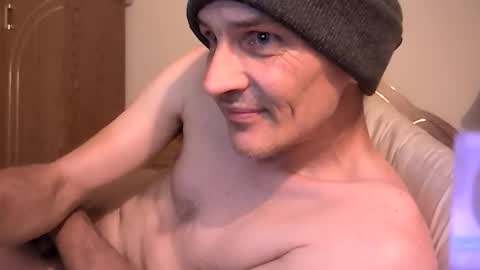 Snapshot of xxxfredmtlxxx chatting on November 10, 2025, 12:09 am xxfredmtl18xx online show from November 10, 2025, 12:09 am