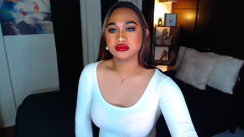 OLIVIA online show from December 15, 2024, 1:00 pm