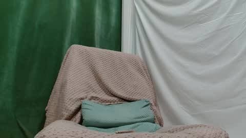 Lola online show from April 10, 2026, 9:25 am