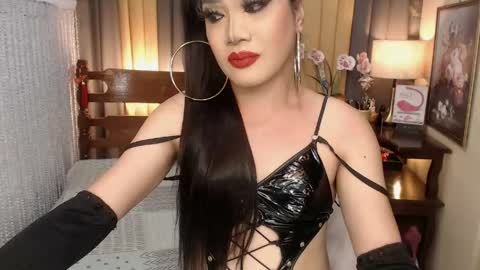 QUEENCY online show from April 19, 2026, 6:46 am