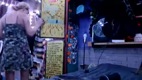 XXXQueenMandyDickenz online show from November 8, 2025, 3:29 am