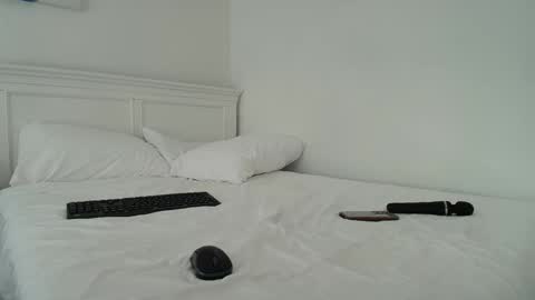 Snapshot of xxxvibesxo chatting on February 9, 2025, 9:06 pm Lil Luna online show from February 9, 2025, 9:06 pm