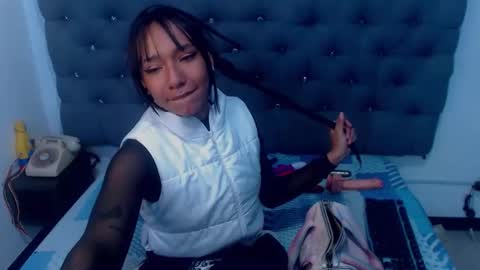 Snapshot of xxxxreinasexyassxxxx chatting on December 1, 2025, 1:27 pm QUEEN online show from December 1, 2025, 1:27 pm