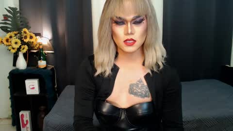 Snapshot of xyournightmarequeenx chatting on December 24, 2024, 11:00 pm QueenMarina online show from December 24, 2024, 11:00 pm