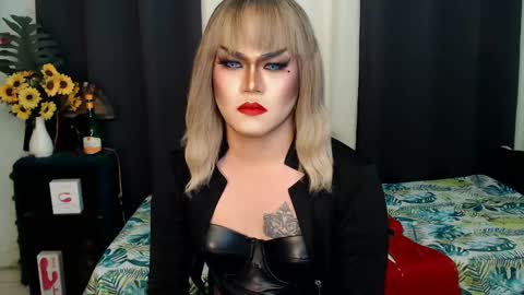 Snapshot of xyournightmarequeenx chatting on January 17, 2025, 12:31 am QueenMarina online show from January 17, 2025, 12:31 am