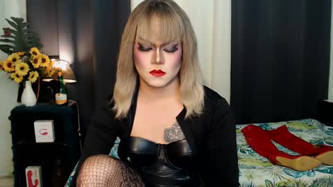 Snapshot of xyournightmarequeenx chatting on January 24, 2025, 6:35 am QueenMarina online show from January 24, 2025, 6:35 am