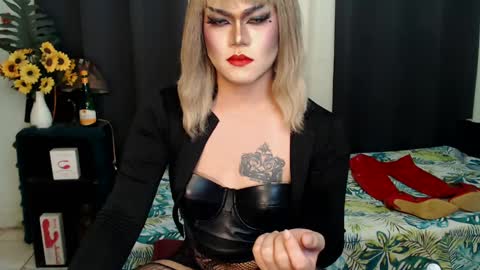 Snapshot of xyournightmarequeenx chatting on January 24, 2025, 9:39 am QueenMarina online show from January 24, 2025, 9:39 am