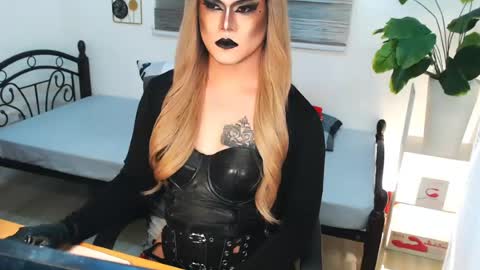 Snapshot of xyournightmarequeenx chatting on June 26, 2026, 1:21 am QueenMarina online show from June 26, 2026, 1:21 am