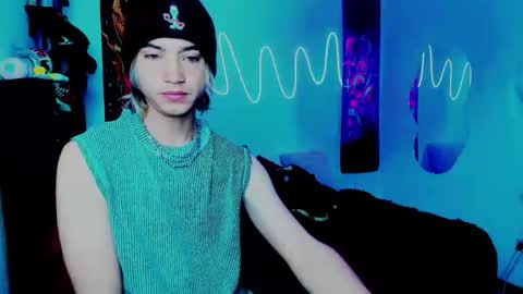 Snapshot of xzerox_ chatting on September 12, 2025, 11:32 am xzerox_ online show from September 12, 2025, 11:32 am