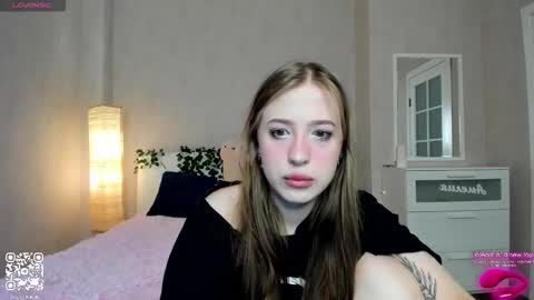 Snapshot of y0ung_lina18 chatting on September 27, 2025, 9:03 am Lina online show from September 27, 2025, 9:03 am