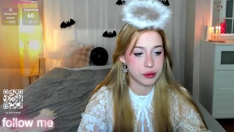 Snapshot of y0ung_lina18 chatting on October 30, 2025, 9:33 am Lina online show from October 30, 2025, 9:33 am