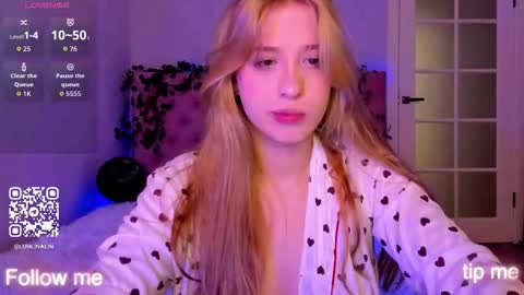 Snapshot of y0ung_lina18 chatting on November 9, 2025, 9:07 am Lina online show from November 9, 2025, 9:07 am