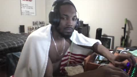 Snapshot of y_sticky chatting on March 7, 2025, 1:42 am y_sticky online show from March 7, 2025, 1:42 am