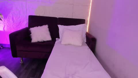 Snapshot of yalezka_ chatting on February 11, 2026, 12:21 pm Yalezka online show from February 11, 2026, 12:21 pm