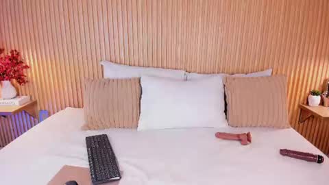 Yalezka online show from June 13, 2026, 4:43 am