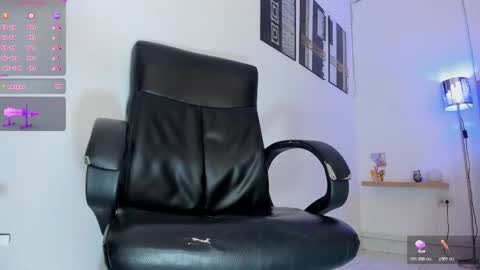 Snapshot of yamirawalker chatting on October 22, 2025, 8:30 pm Naomi online show from October 22, 2025, 8:30 pm