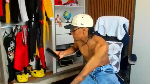 yandi_hot online show from February 5, 2026, 1:49 pm