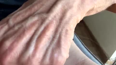 yannisv online show from November 12, 2025, 4:29 pm