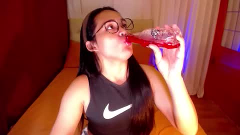 Snapshot of yanny_xoxo chatting on September 22, 2025, 4:42 pm Allisonn online show from September 22, 2025, 4:42 pm