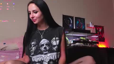 Snapshot of yaraliebe chatting on July 30, 2026, 12:15 pm Yara online show from July 30, 2026, 12:15 pm