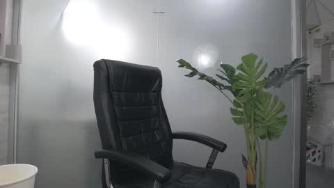 Yara online show from May 5, 2026, 3:36 am