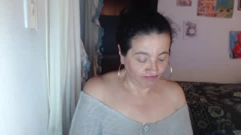 Snapshot of yasmin_love85 chatting on March 3, 2025, 5:18 pm yasmin_love85 online show from March 3, 2025, 5:18 pm
