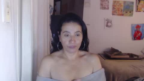 Snapshot of yasmin_love85 chatting on November 7, 2025, 3:01 pm yasmin_love85 online show from November 7, 2025, 3:01 pm