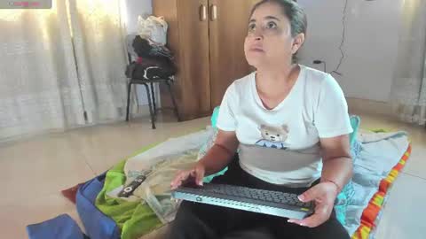 Snapshot of yaya____ chatting on July 23, 2026, 4:38 pm yaya____ online show from July 23, 2026, 4:38 pm