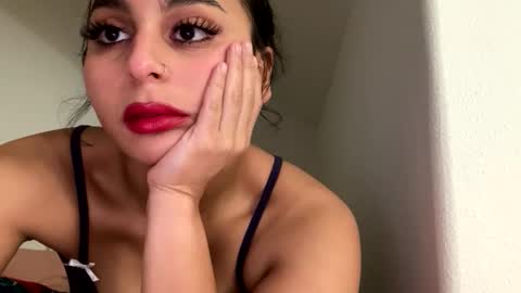 yazzydeleon online show from November 13, 2025, 7:18 am