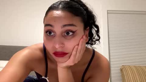 yazzydeleon online show from November 16, 2025, 8:53 am