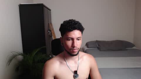 Snapshot of yeff_stone chatting on February 2, 2026, 10:30 pm yeff online show from February 2, 2026, 10:30 pm