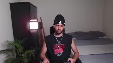 Snapshot of yeff_stone chatting on February 6, 2026, 10:57 pm yeff online show from February 6, 2026, 10:57 pm