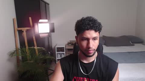 Snapshot of yeff_stone chatting on February 11, 2026, 11:32 pm yeff online show from February 11, 2026, 11:32 pm