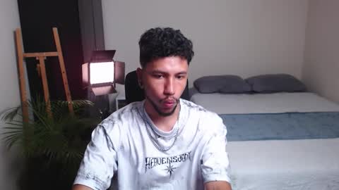 Snapshot of yeff_stone chatting on February 20, 2026, 12:29 am yeff online show from February 20, 2026, 12:29 am