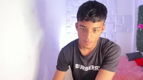 yeison_77 online show from December 3, 2024, 1:41 am