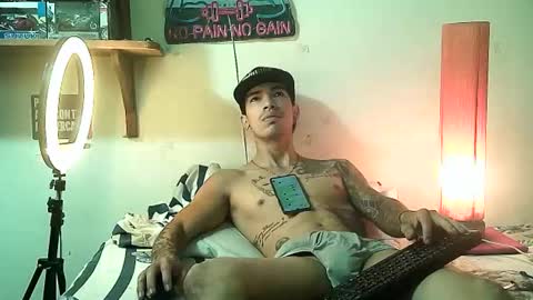 yeisoncastellanos1999 online show from April 13, 2026, 5:51 pm