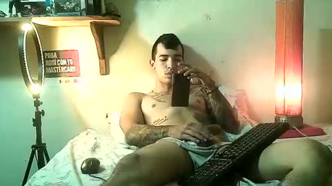 yeisoncastellanos1999 online show from June 23, 2026, 5:33 pm
