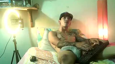 yeisoncastellanos1999 online show from July 8, 2026, 3:05 pm