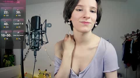 Snapshot of yellow_songbird chatting on December 22, 2024, 6:04 pm Liya online show from December 22, 2024, 6:04 pm