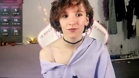 Snapshot of yellow_songbird chatting on November 28, 2025, 5:59 pm Liya online show from November 28, 2025, 5:59 pm