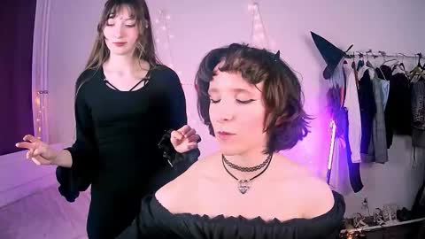 Snapshot of yellow_songbird chatting on March 22, 2026, 5:38 pm Liya online show from March 22, 2026, 5:38 pm