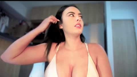 Snapshot of yenifer016 chatting on October 23, 2025, 12:32 am yenifer016 online show from October 23, 2025, 12:32 am