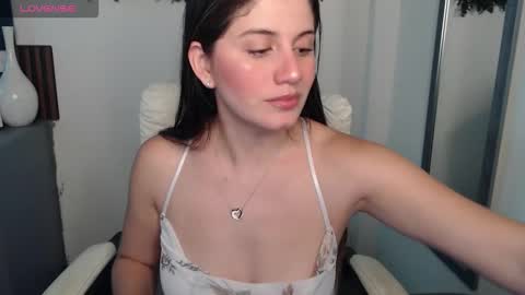 Snapshot of yenn_claros chatting on February 5, 2026, 10:36 pm Yenni online show from February 5, 2026, 10:36 pm