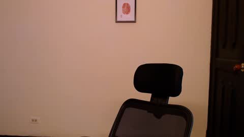 Snapshot of yerfon_s1 chatting on December 17, 2024, 8:32 pm Yeff ind. model online show from December 17, 2024, 8:32 pm