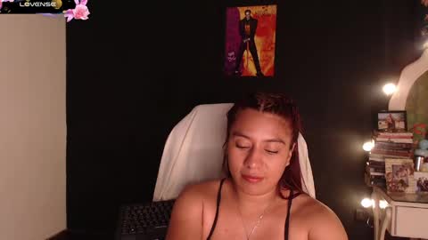 yesika_t online show from April 20, 2026, 4:43 pm