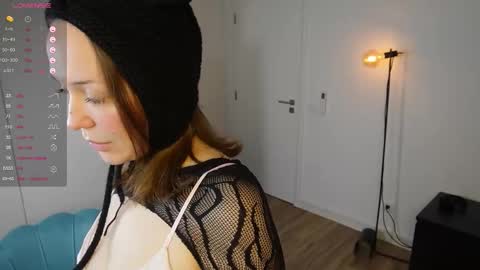 Snapshot of yess_kiki chatting on November 10, 2025, 10:47 am Kiki online show from November 10, 2025, 10:47 am