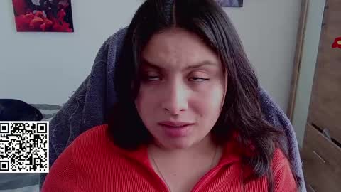 yessica_gomez01 online show from April 15, 2026, 9:26 pm