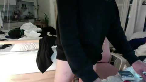 yesyes33369 online show from April 1, 2026, 11:22 am